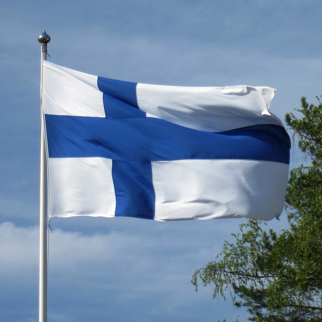 Kaksikielinen jumalanpalvelus itsenäisyyspäivä 2. adventtisunnuntai Suomen lippu