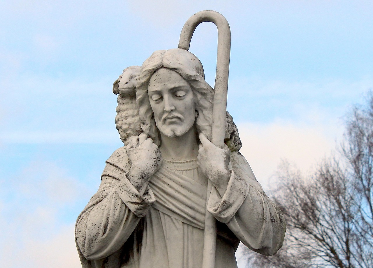 Messu 2. sunnuntai pääsiäisestä suoratoisteaan Patsas Jeesus Hyvä paimen
