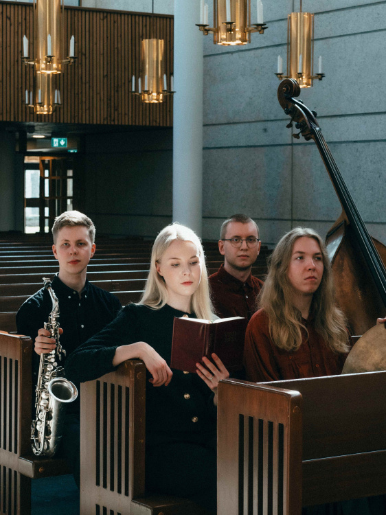Konsertti/: Pohjalaisia virsisävelmiä rohkeasti nykyaikaistettuina versioina/ Oona Sinkko & Toisinto-jazzkvartetti Oona Sinkko & Toisinto-jazzkvartetti