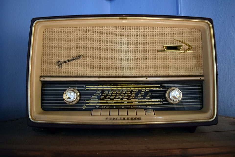 Jumalanpalvelus myös radioidaan 3. sunnuntai loppiaisesta vanha radio