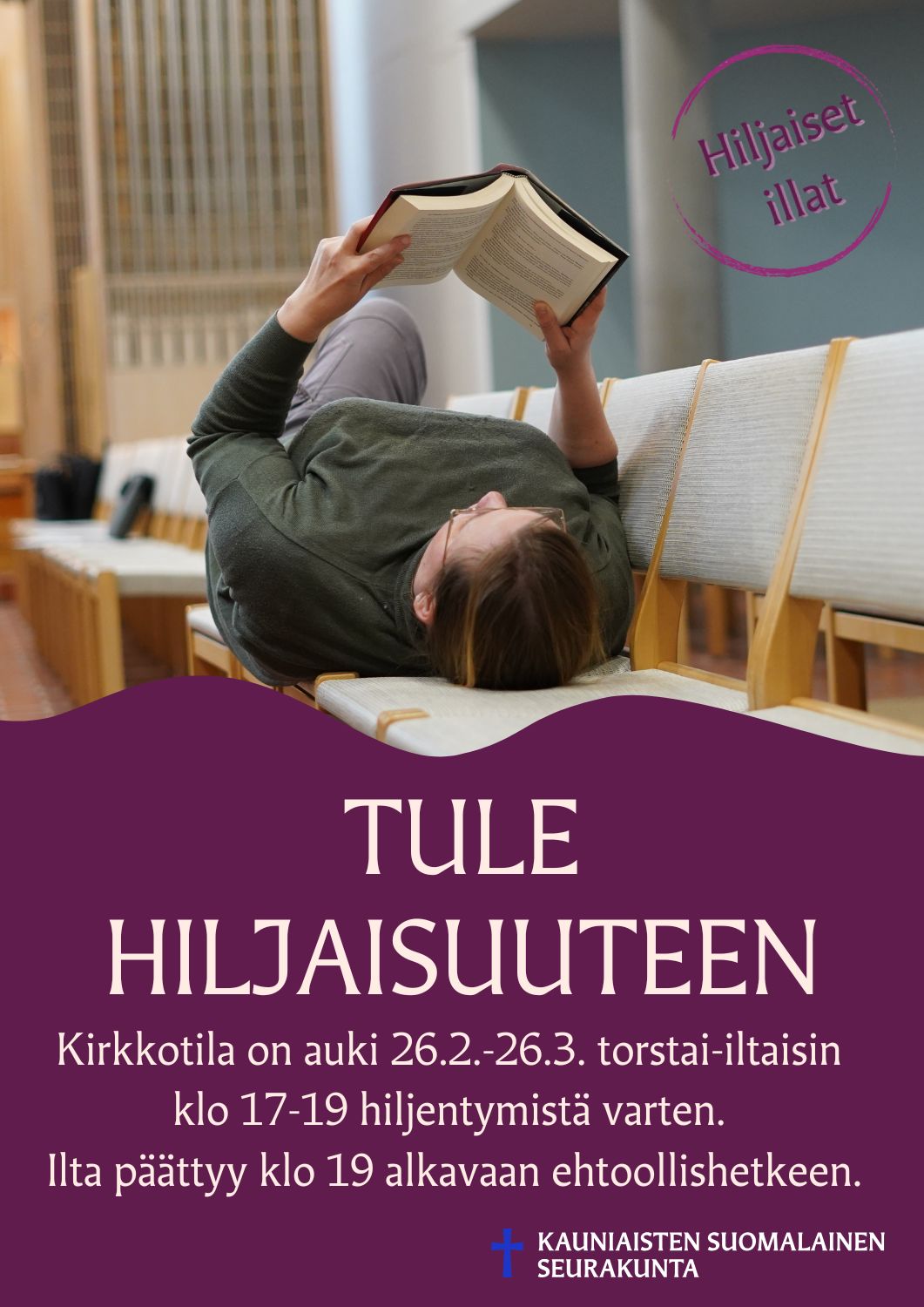 Kuvassa nainen makaa kirkon penkillä ja lukee kirjaa.
